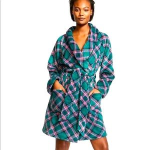 6 PC Victoria's Secret Cozy Plaid Scarf, Short Cozy Robe & Beanie & slippers